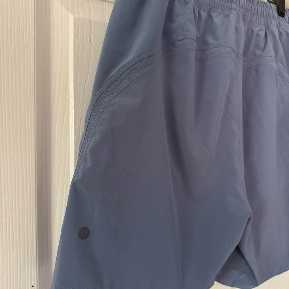 Lululemon pacebreaker shorts 7 inch inseam size S